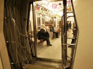 札幌市営地下鉄の車内の画像
